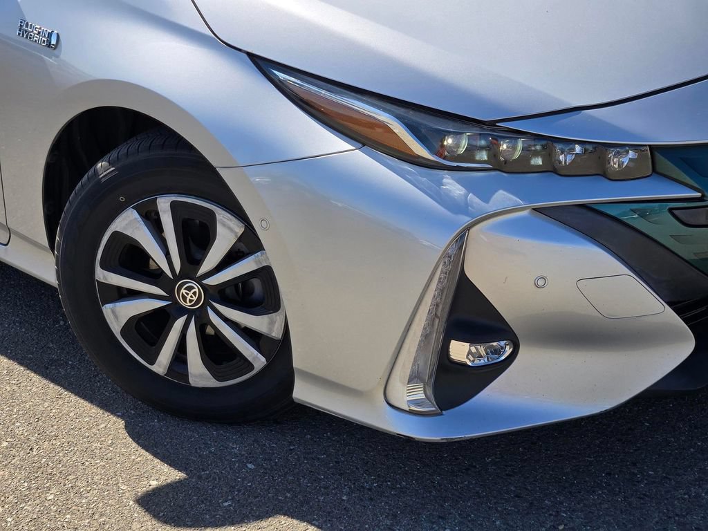 Used 2018 Toyota Prius Prime Advanced FWD image 2
