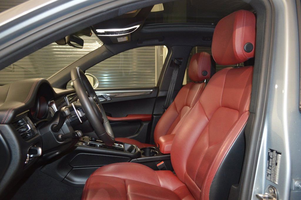 Certified 2023 Porsche Macan GTS AWD/4WD image 5