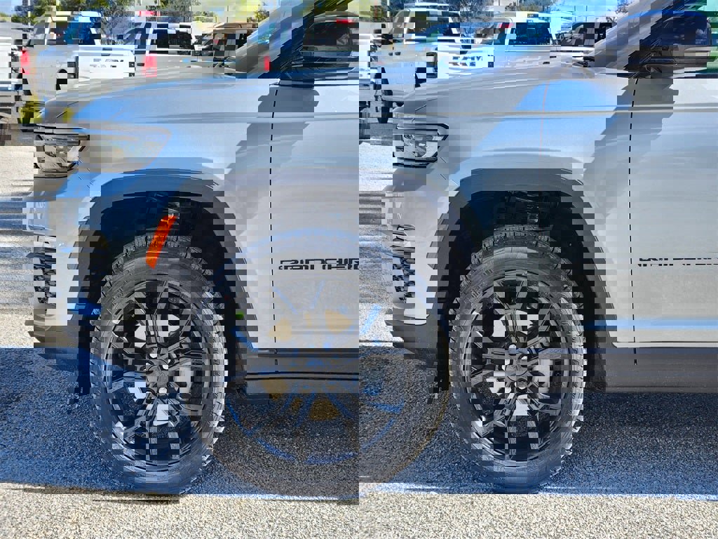 New 2025 Jeep Grand Cherokee Limited image 5