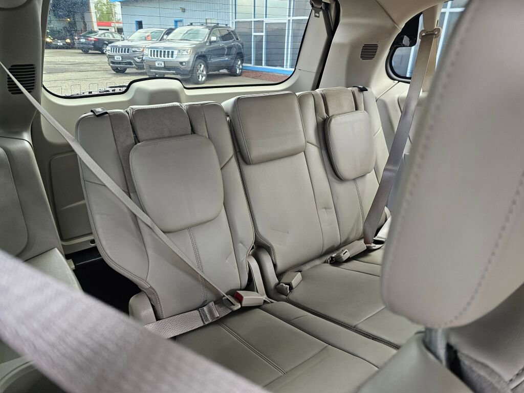 Used 2011 Chrysler Town & Country Limited FWD image 16