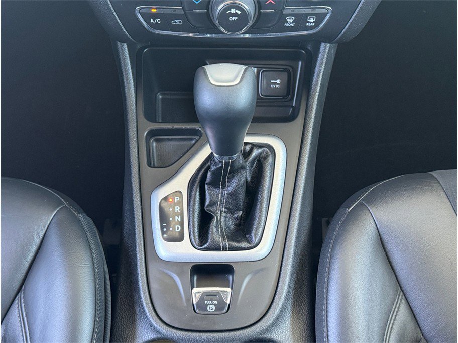 Used 2018 Jeep Cherokee Latitude Plus FWD image 11
