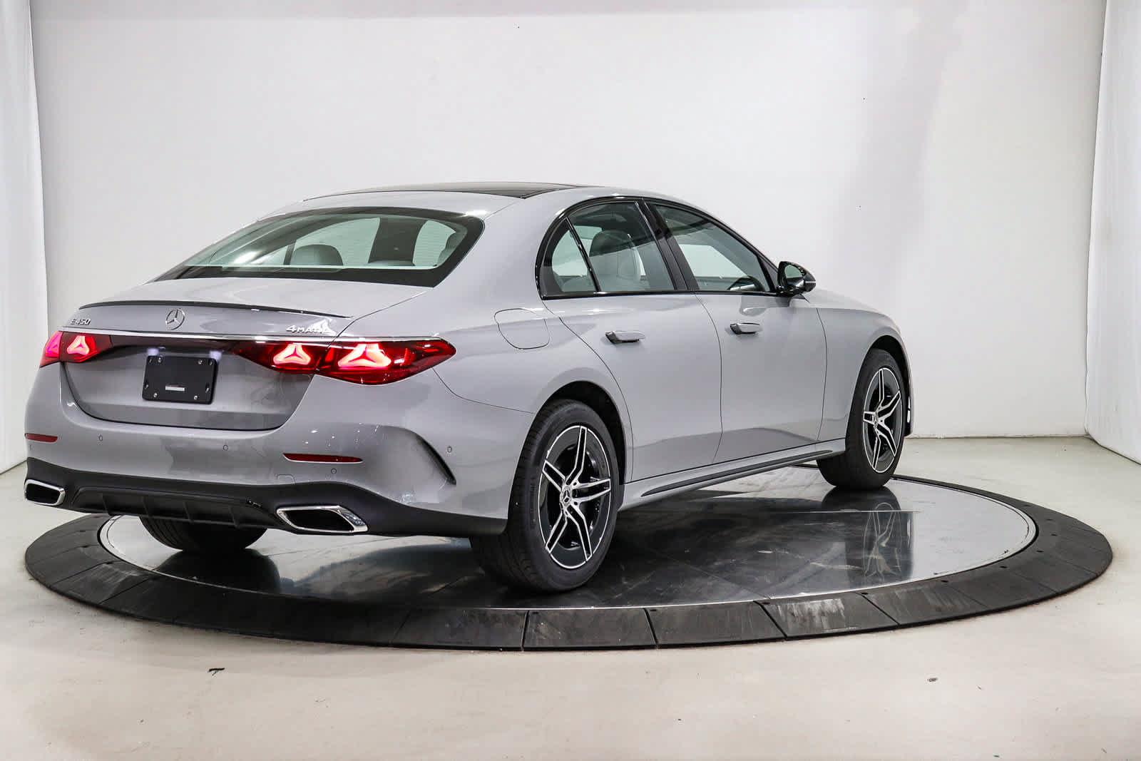 New 2026 Mercedes-Benz E 450 4MATIC Sedan image 4