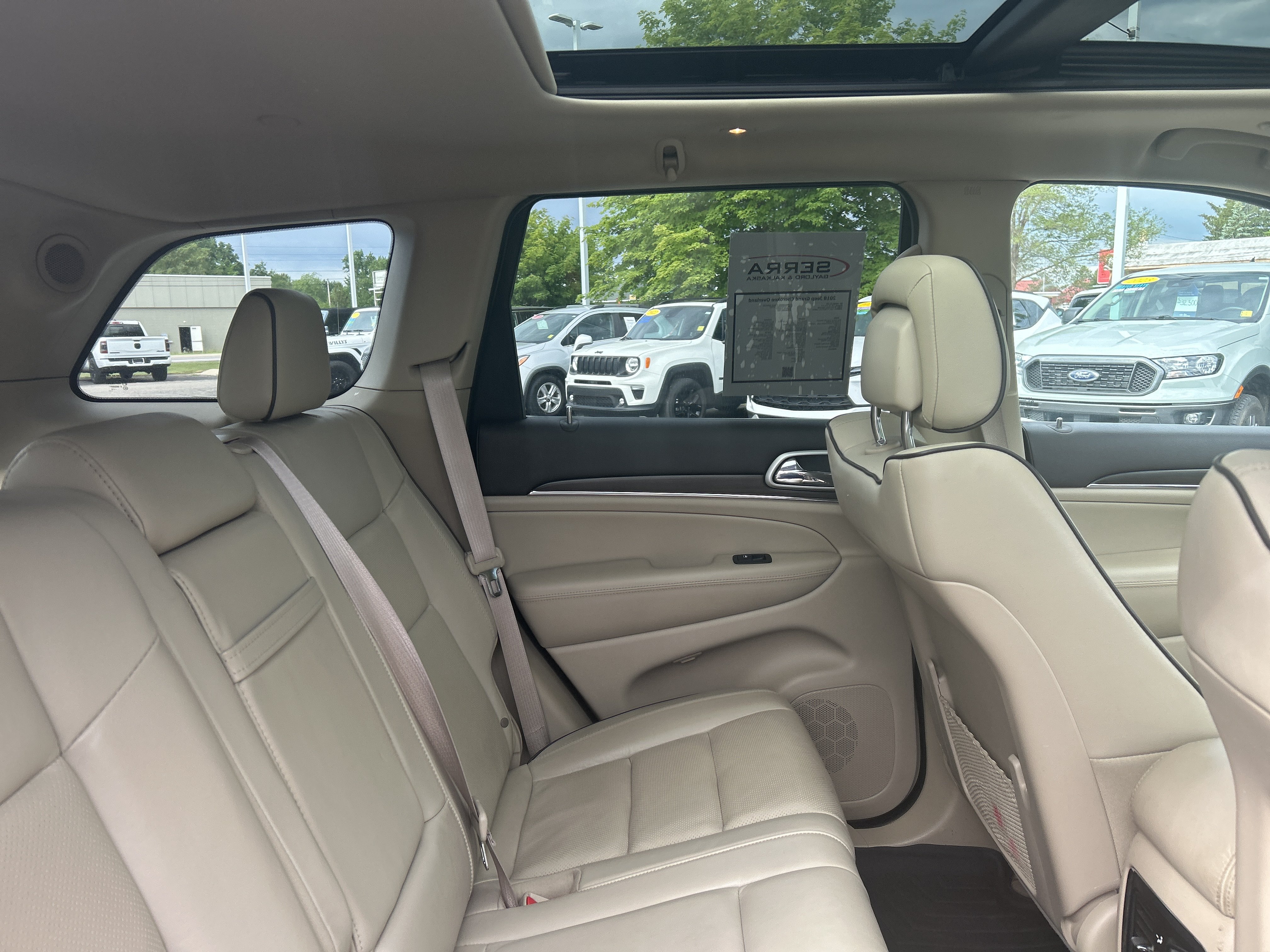 Used 2018 Jeep Grand Cherokee Overland AWD/4WD image 10