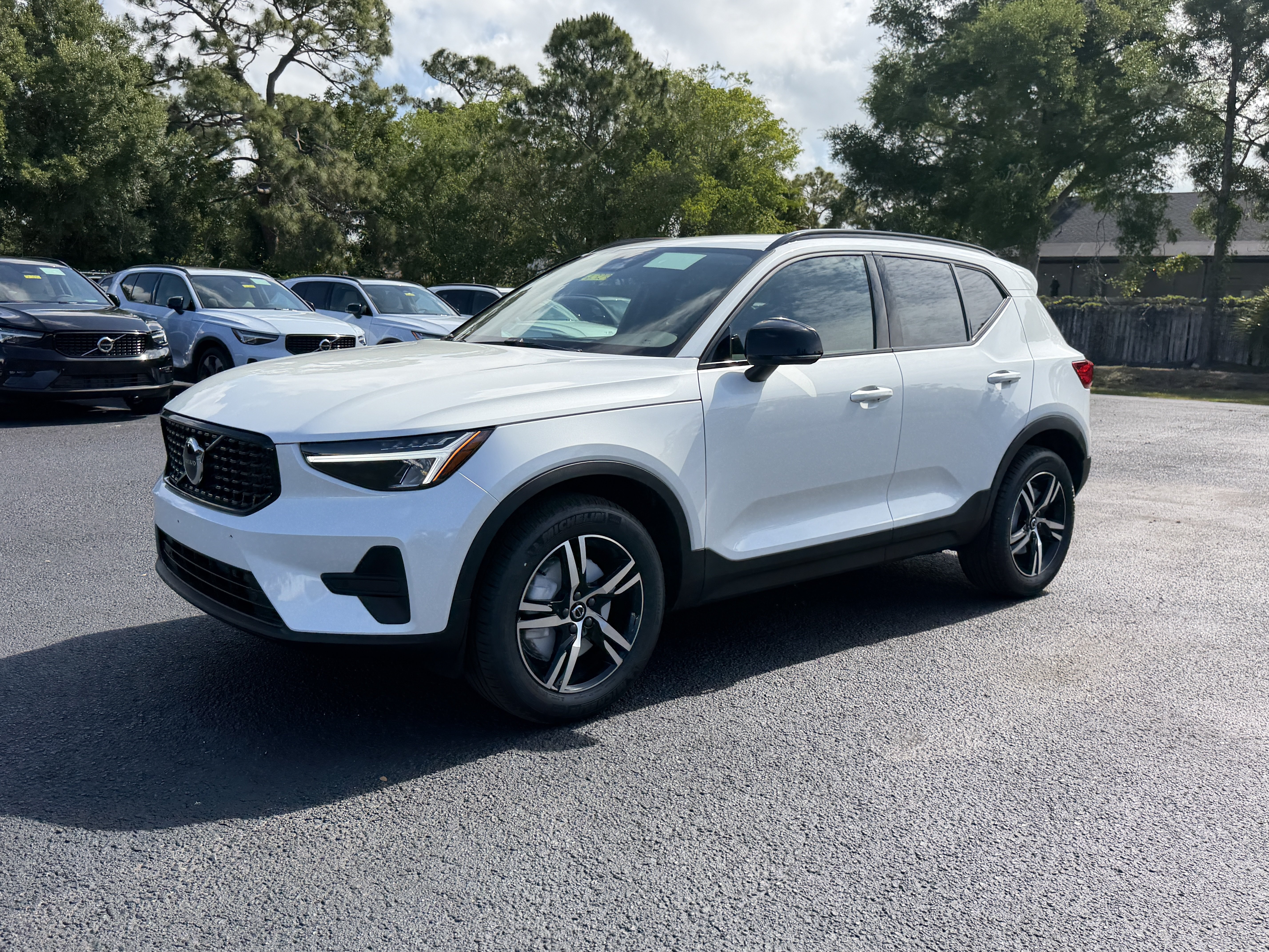 New 2026 Volvo XC40 B4 Core w/ Climate Package FWD image 7