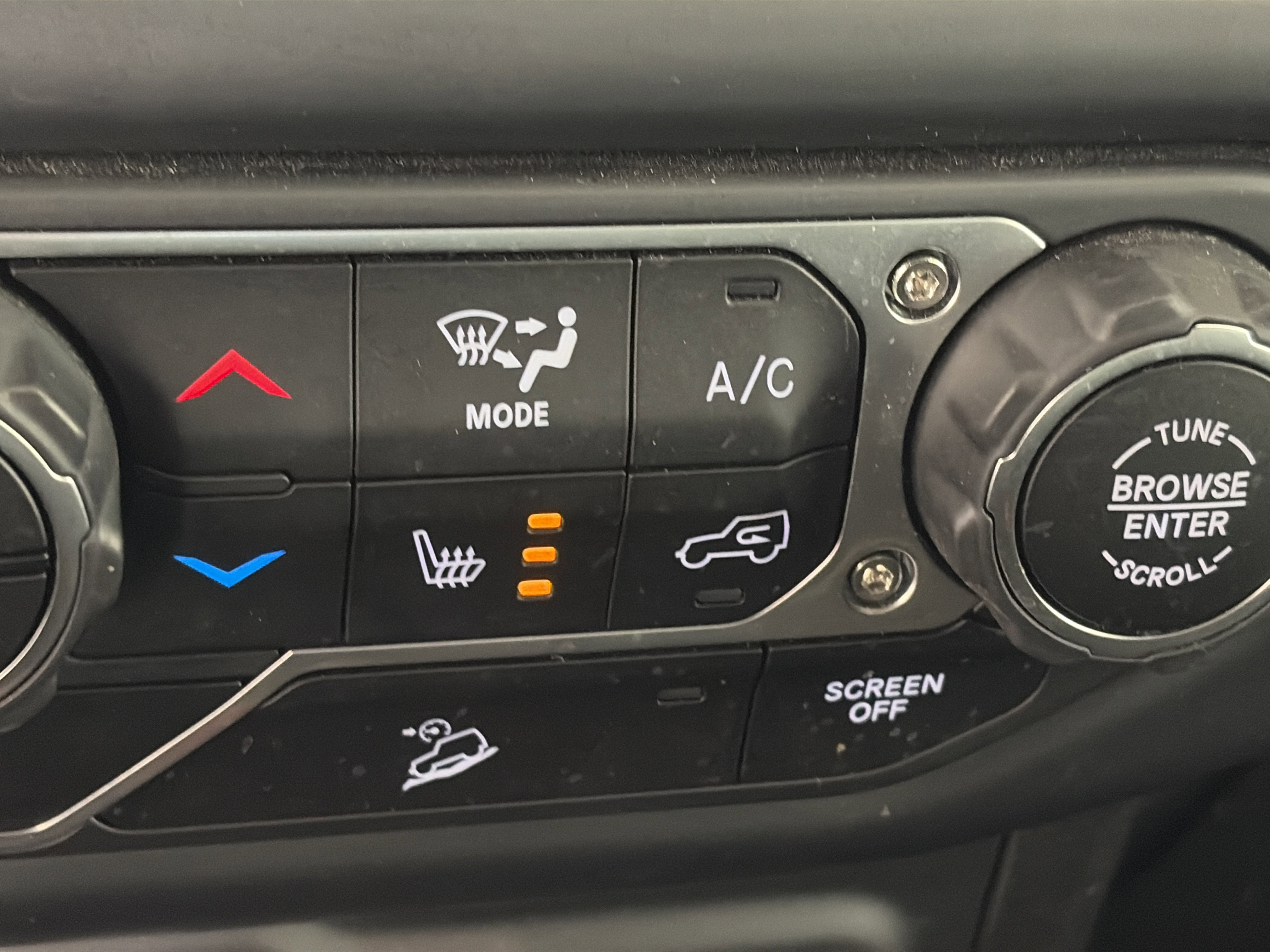 Used 2019 Jeep Wrangler Unlimited Sahara image 25