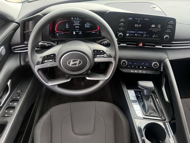 Used 2025 Hyundai Elantra Hybrid FWD image 11