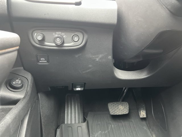 Used 2022 GMC Terrain AT4 w/ Infotainment Package II AWD/4WD image 18