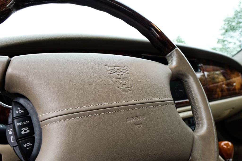 Used 2006 Jaguar XK8 Convertible RWD image 25
