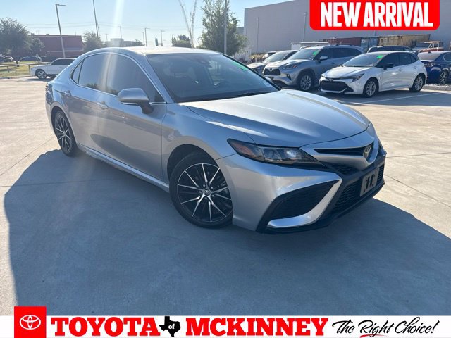 Used 2023 Toyota Camry SE FWD image 1