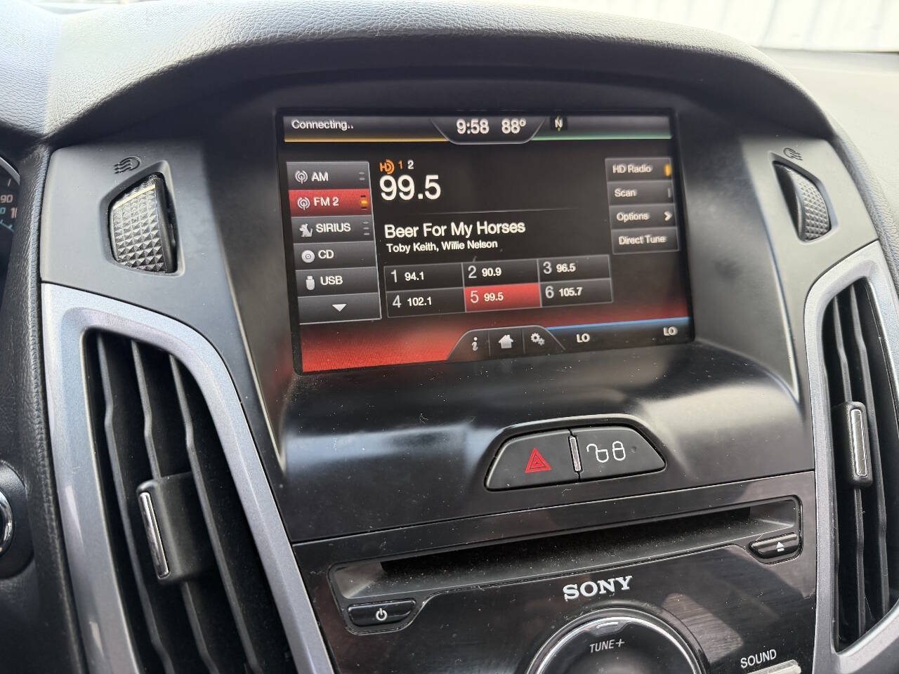 Used 2012 Ford Focus Titanium FWD image 27