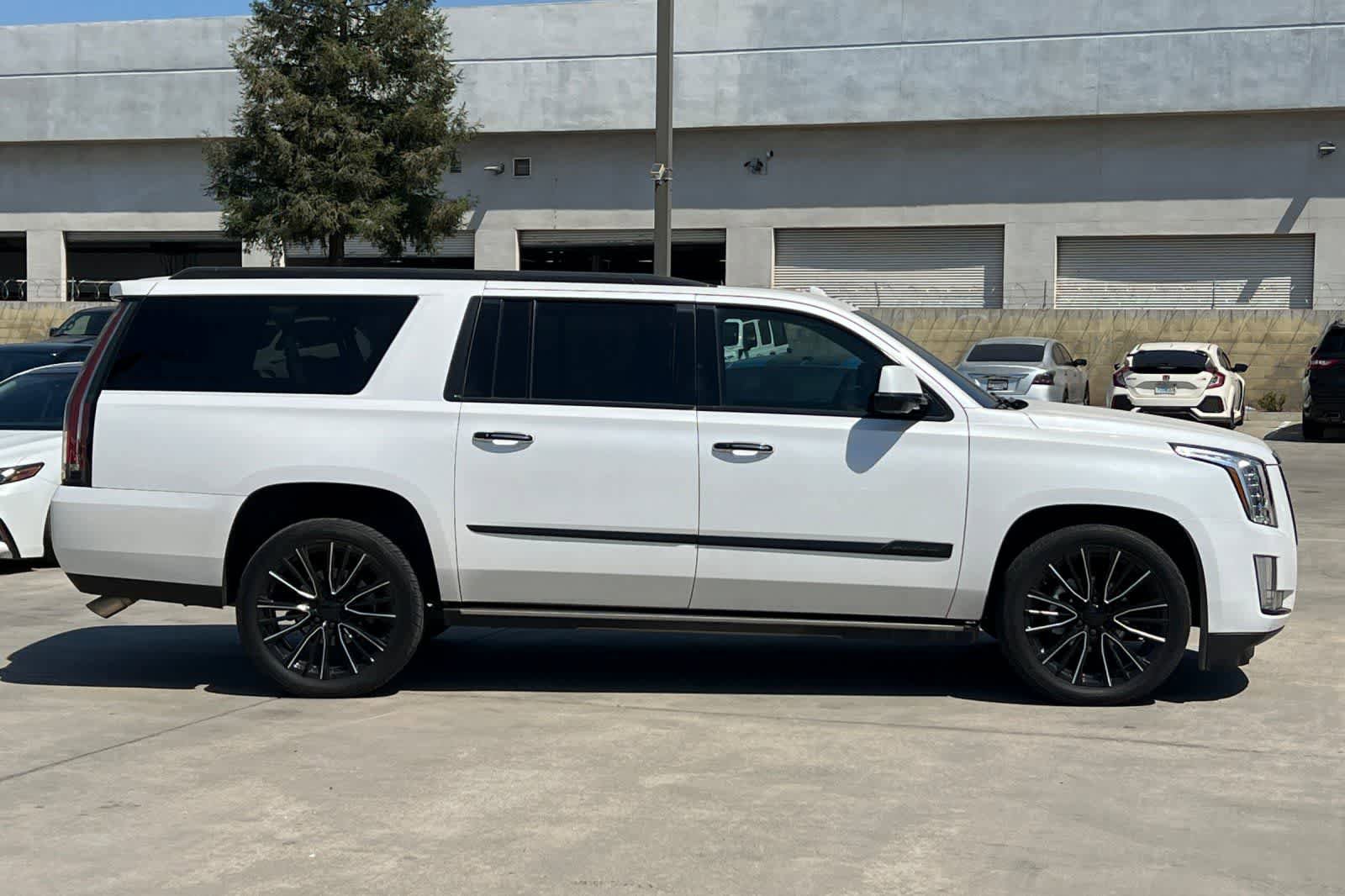 Used 2016 Cadillac Escalade ESV Platinum AWD/4WD image 9