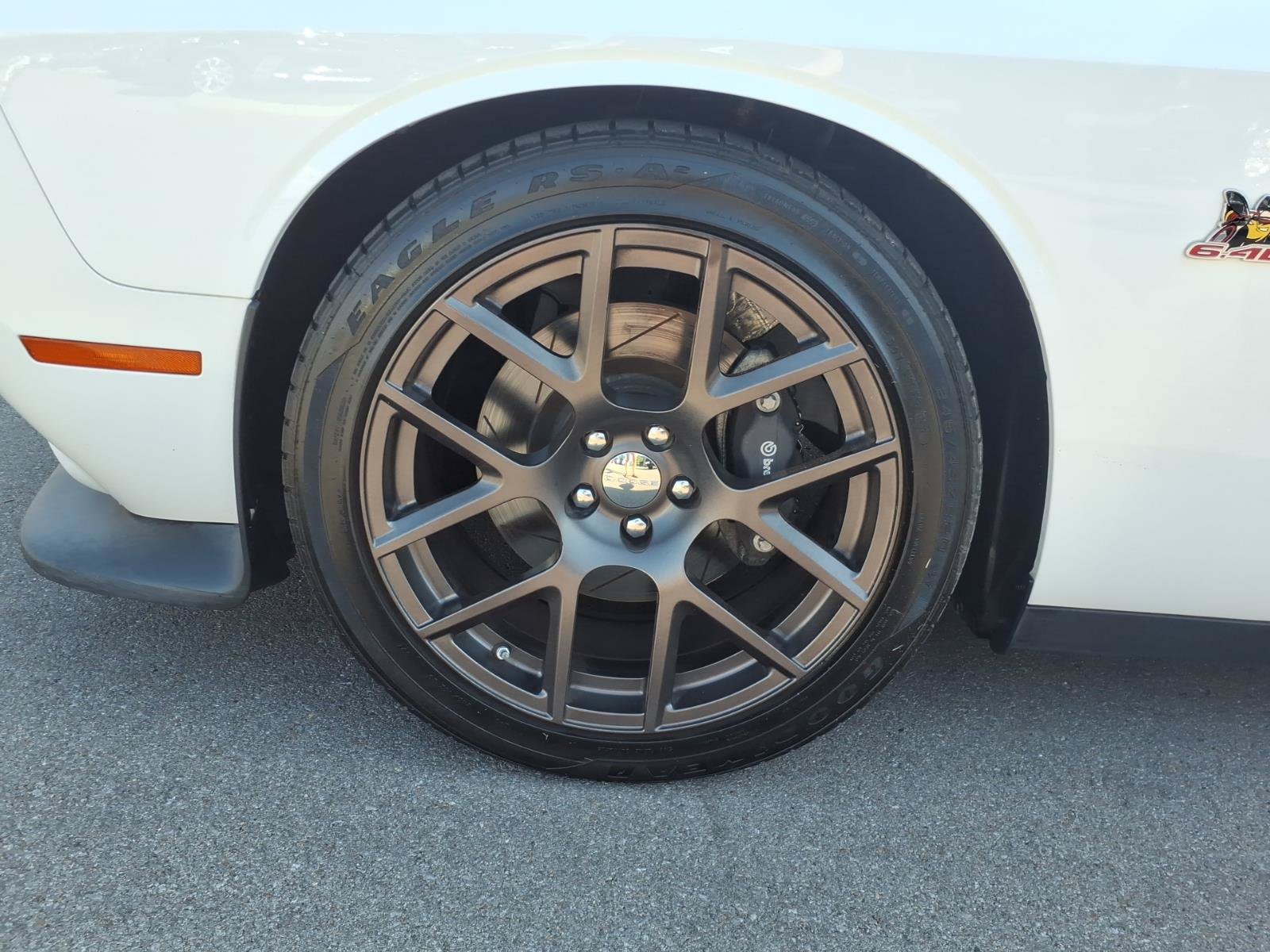 Used 2016 Dodge Challenger R/T Scat Pack w/ Leather Interior Group RWD image 9