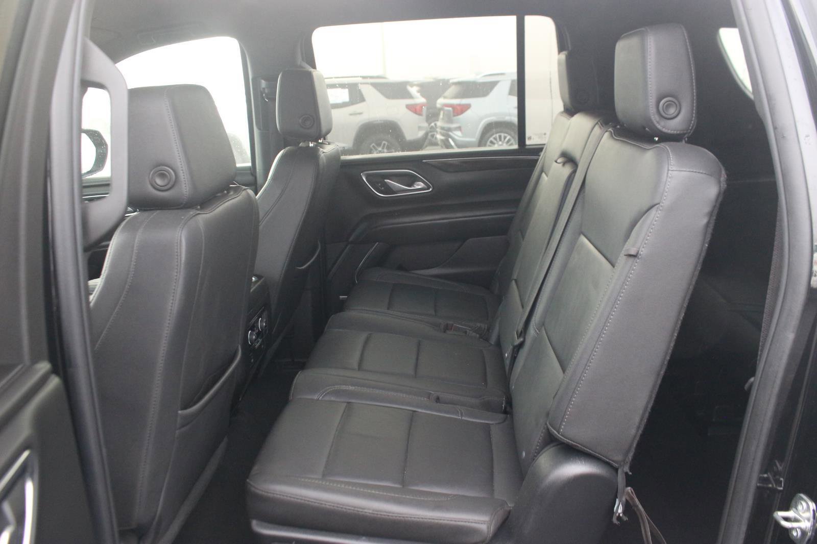 Used 2023 Chevrolet Suburban LT image 35