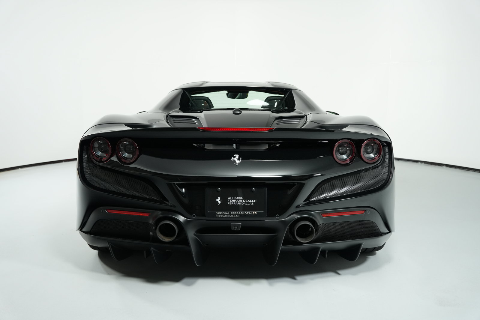 Used 2022 Ferrari F8 Spider RWD image 11