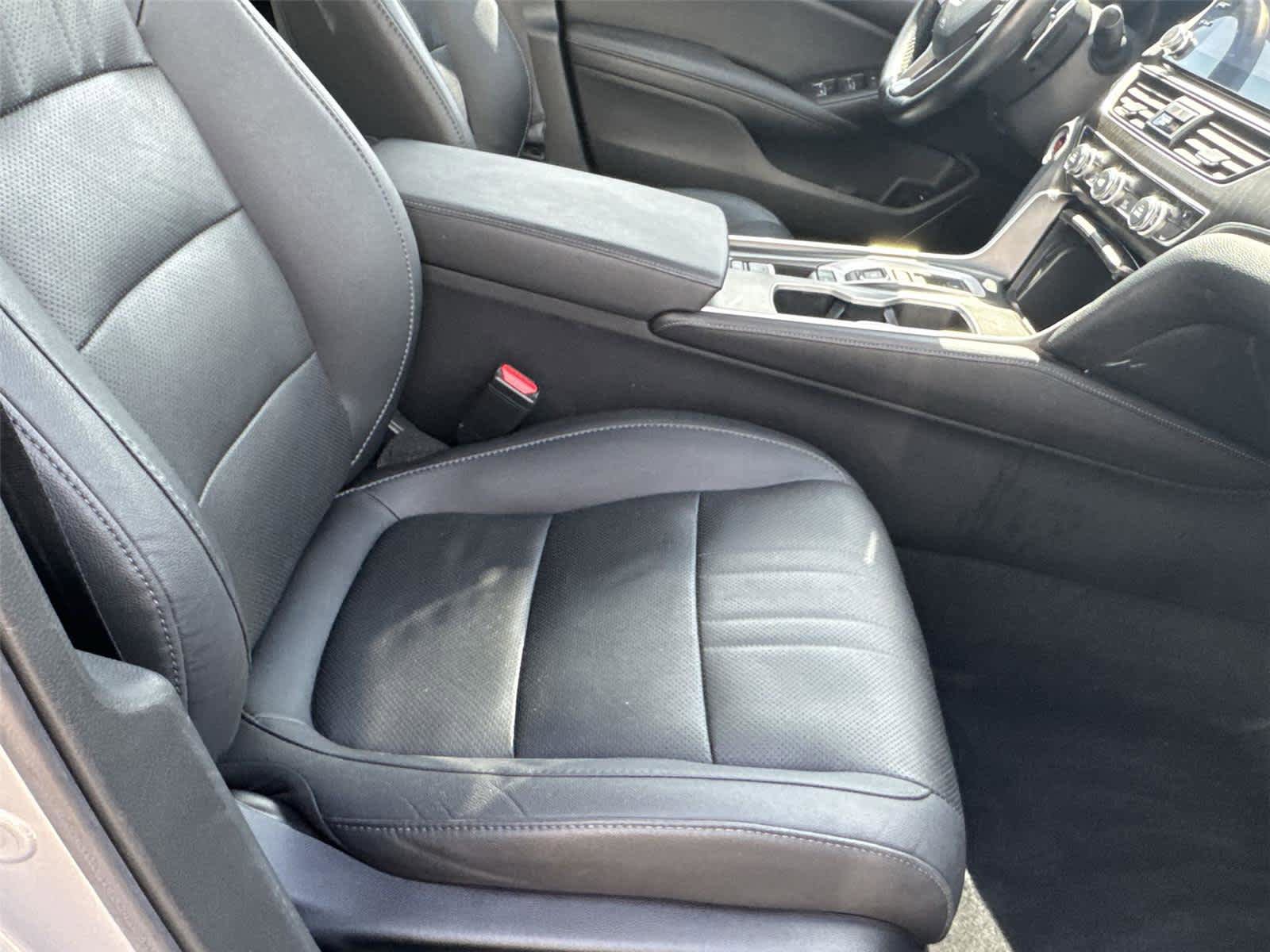 Used 2020 Honda Accord Touring image 18