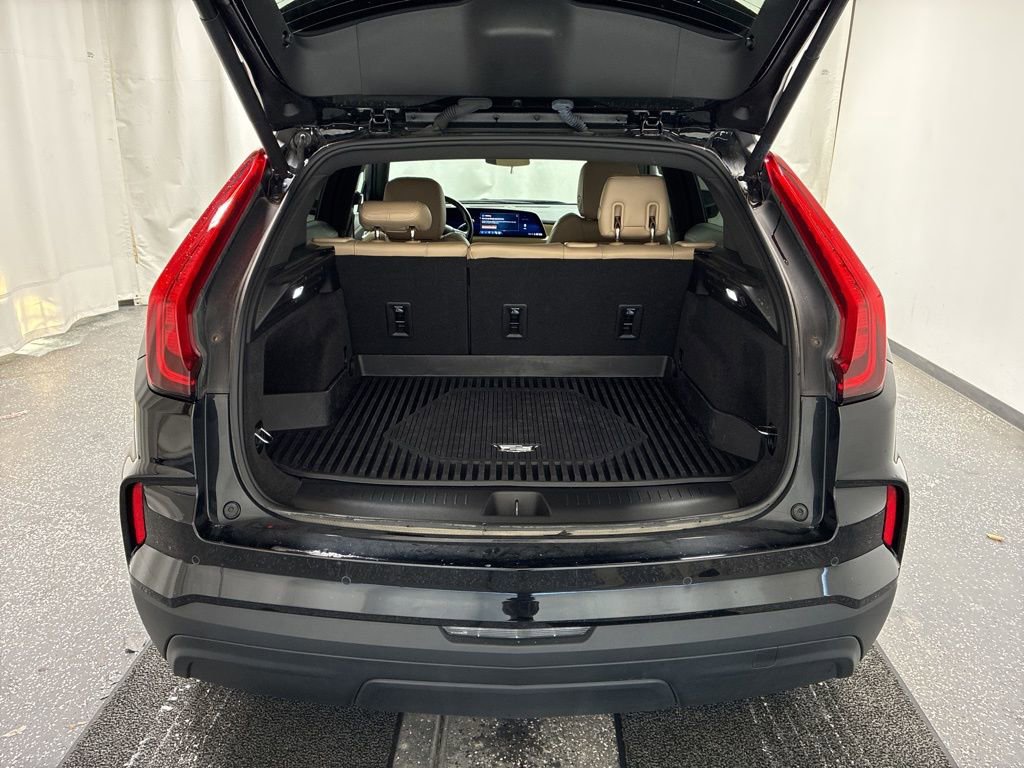 Used 2024 Cadillac XT4 Luxury w/ LPO, Floor Liner Package image 6