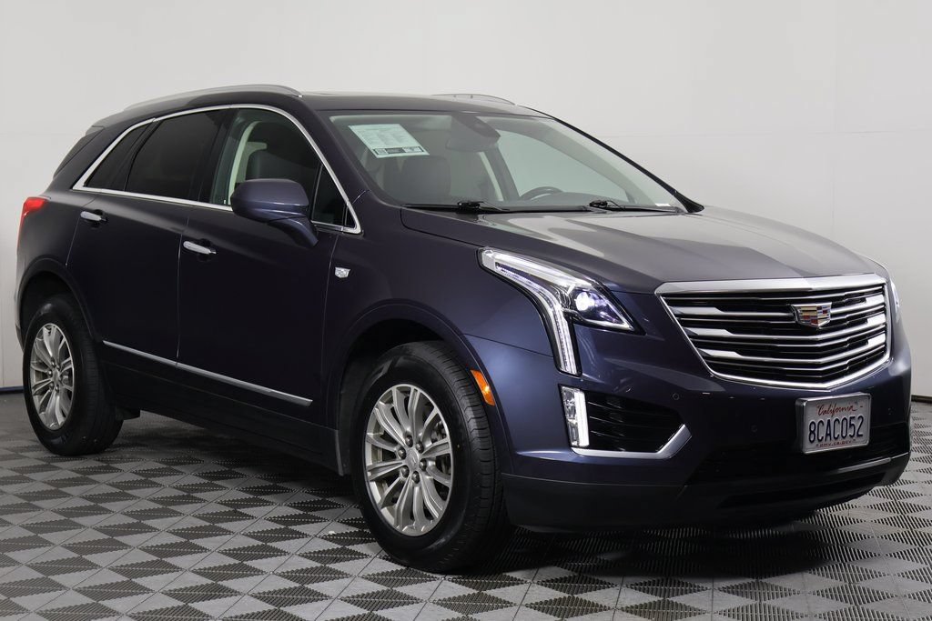 Used 2018 Cadillac XT5 Luxury w/ Driver Awareness Package FWD image 3