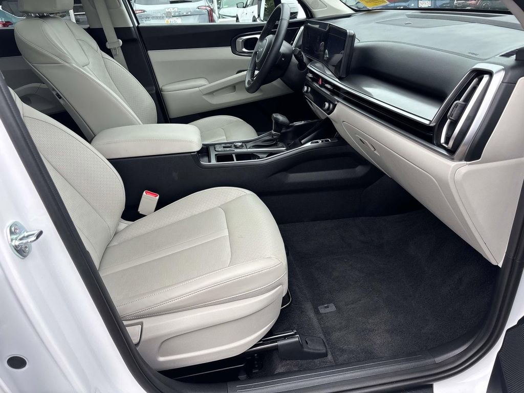 Used 2025 Kia Sorento S w/ Panoramic Sunroof Package image 17