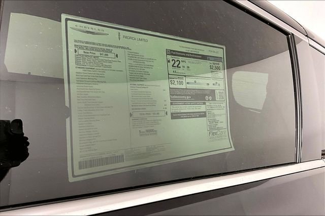 New 2027 Chrysler Pacifica Limited FWD image 14