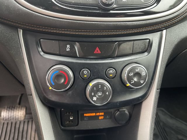 Used 2019 Chevrolet Trax LT w/ LT Convenience Package FWD image 18