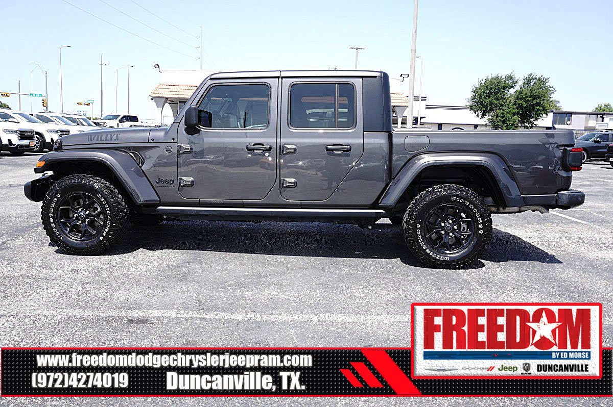 Used 2024 Jeep Gladiator Sport AWD/4WD image 2