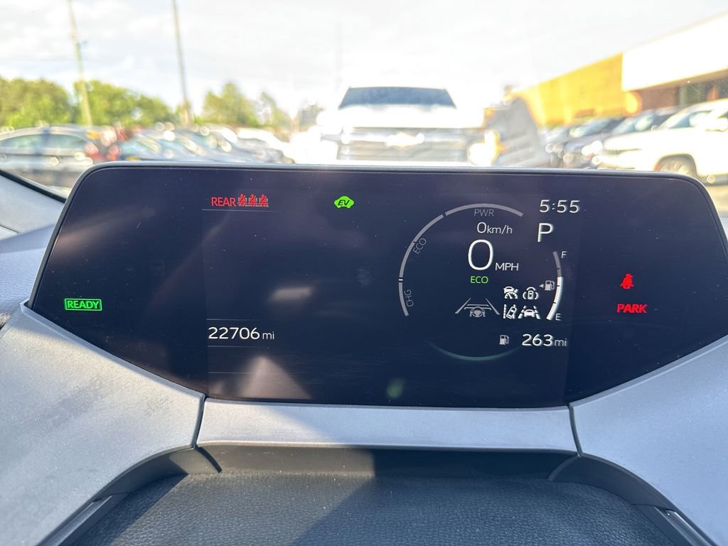 Used 2024 Toyota Prius LE FWD image 3