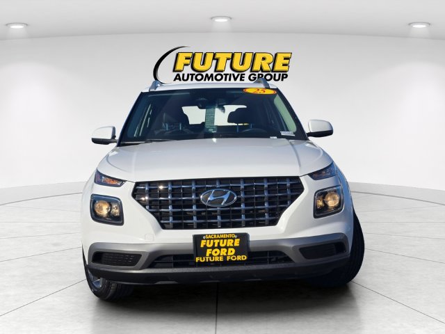 Used 2025 Hyundai Venue SEL FWD image 2