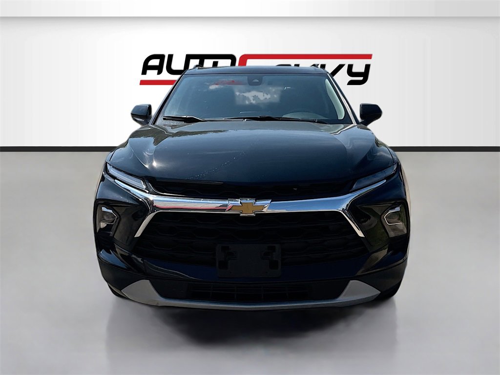 Used 2025 Chevrolet Blazer LT image 2
