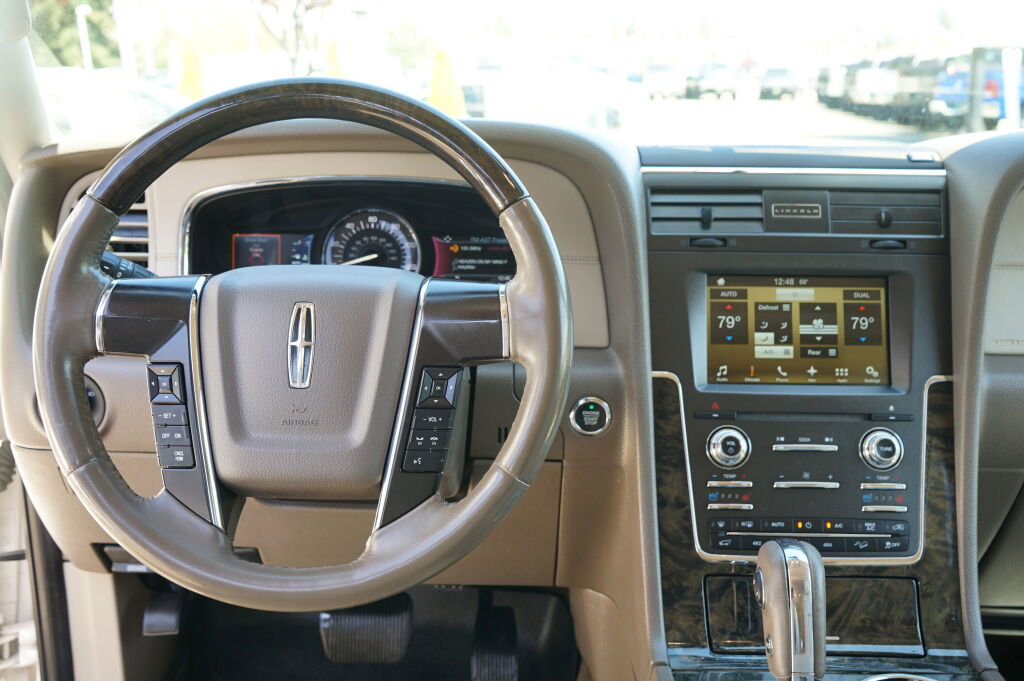 Used 2016 Lincoln Navigator Select AWD/4WD image 19