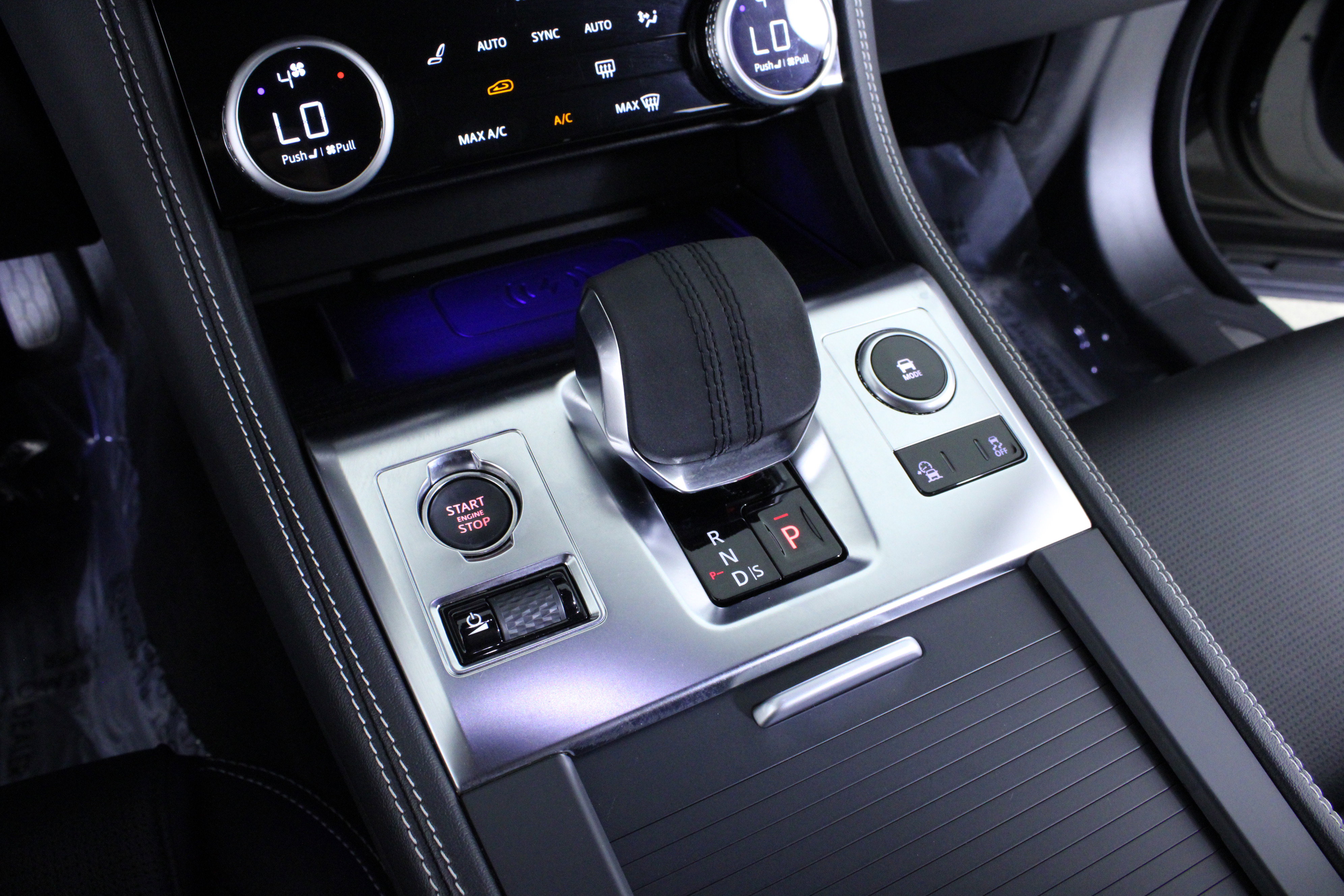 Used 2025 Jaguar F-PACE R-Dynamic S image 30