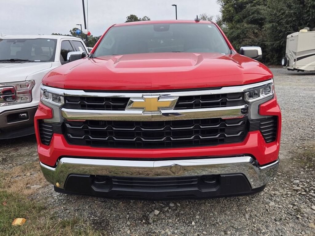 Used 2025 Chevrolet Silverado 1500 LT AWD/4WD image 2