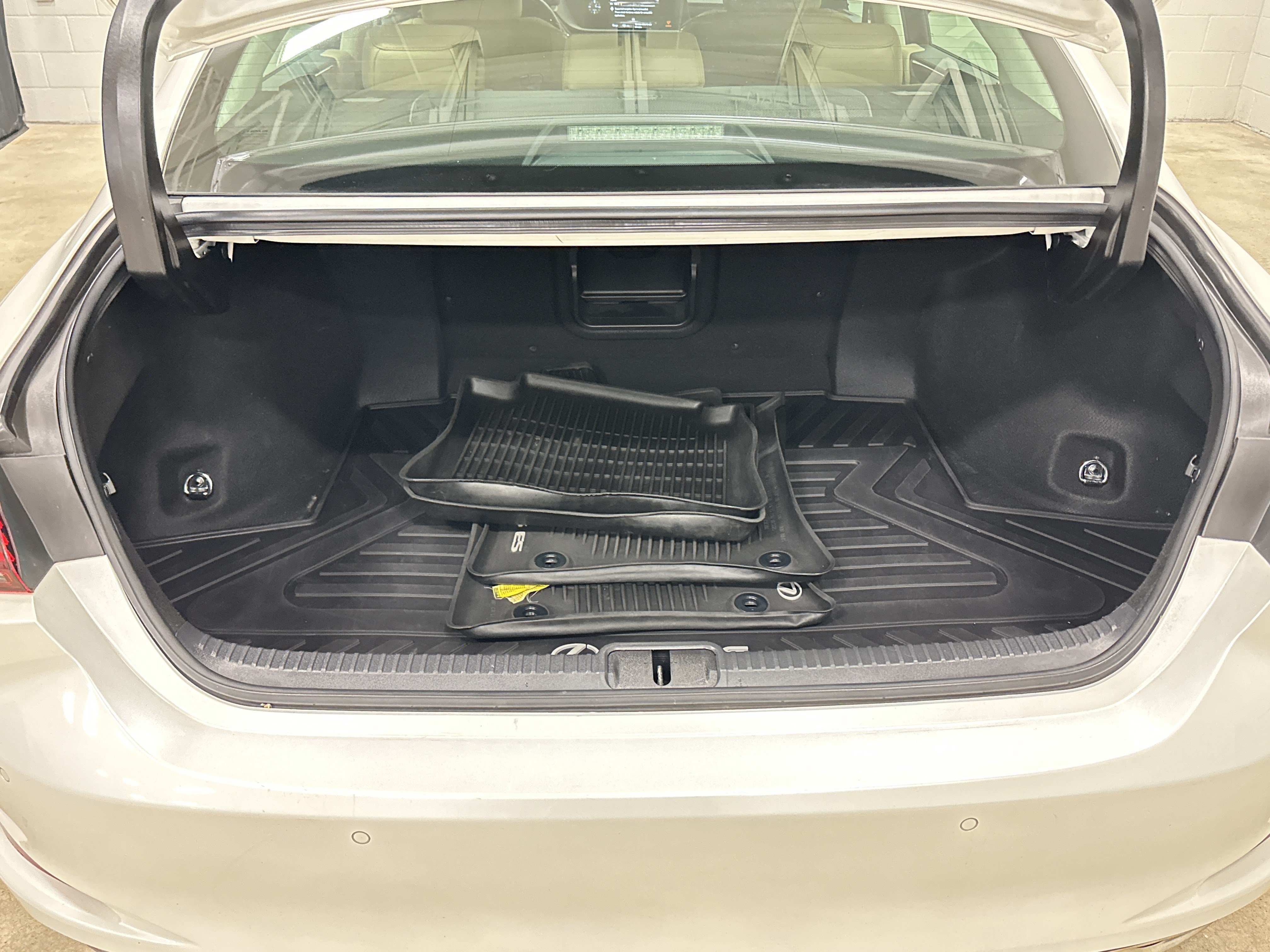 Used 2019 Lexus ES 350 w/ Premium Package FWD image 32