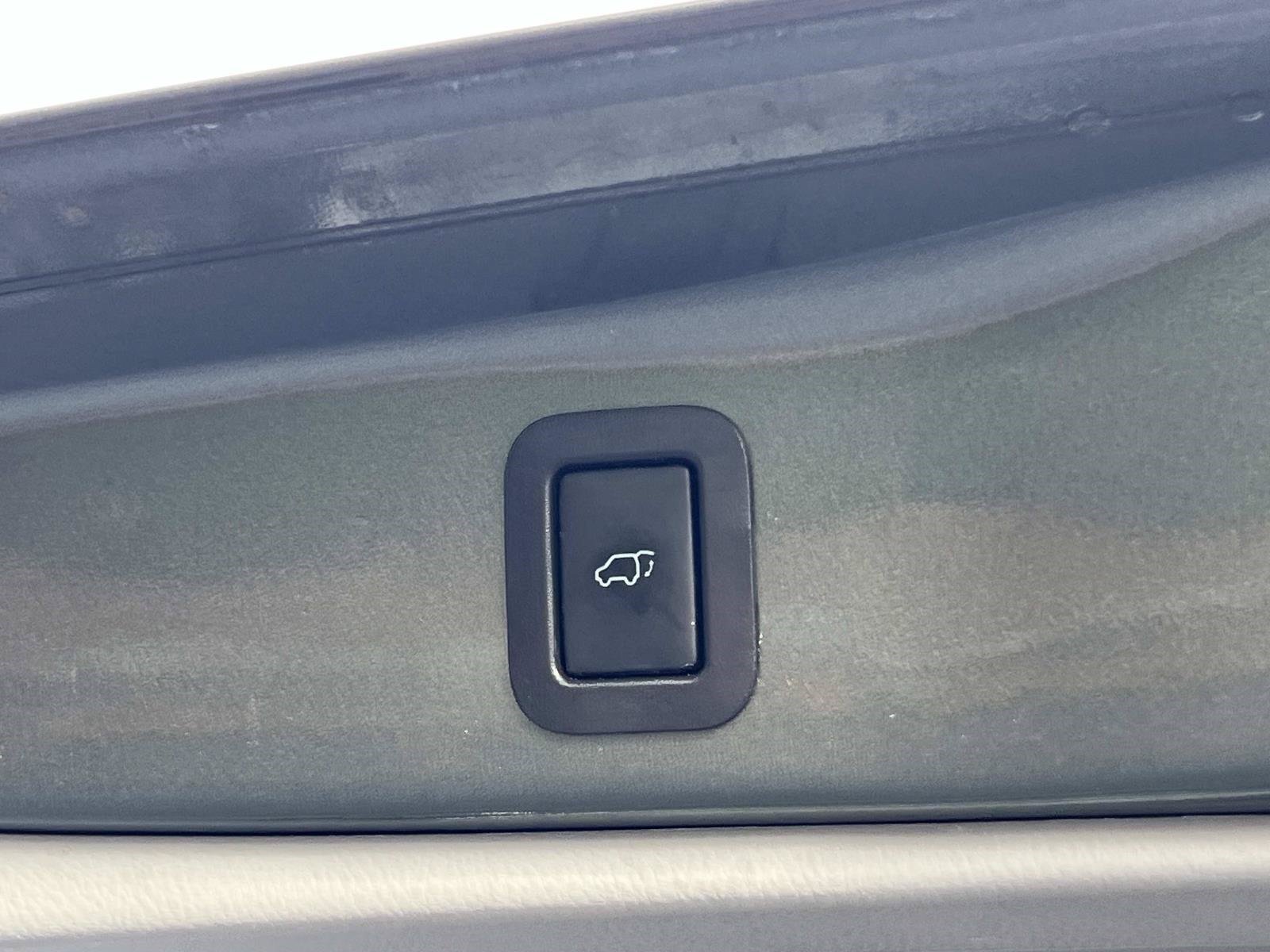 Used 2019 Toyota Highlander Plus FWD image 10