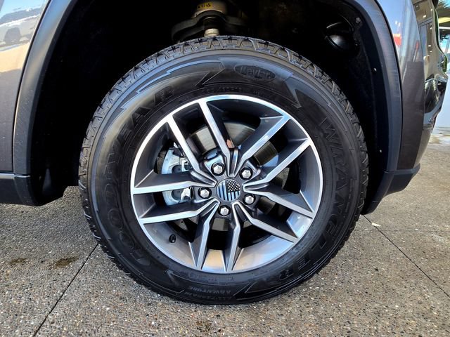 Used 2017 Jeep Grand Cherokee Trailhawk w/ Trailhawk Luxury Group AWD/4WD image 31
