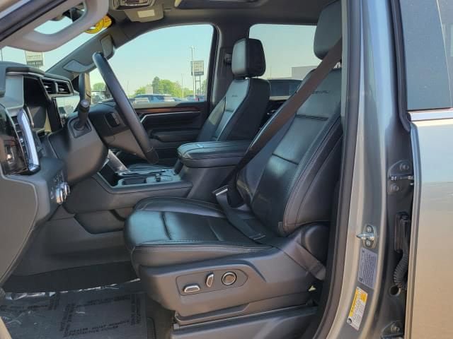 Used 2024 GMC Sierra 3500 Denali w/ Technology Package AWD/4WD image 23