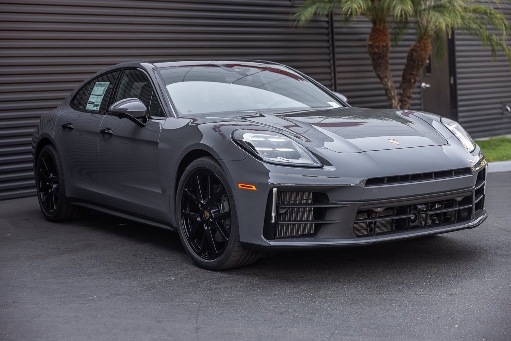 Used 2025 Porsche Panamera image 6