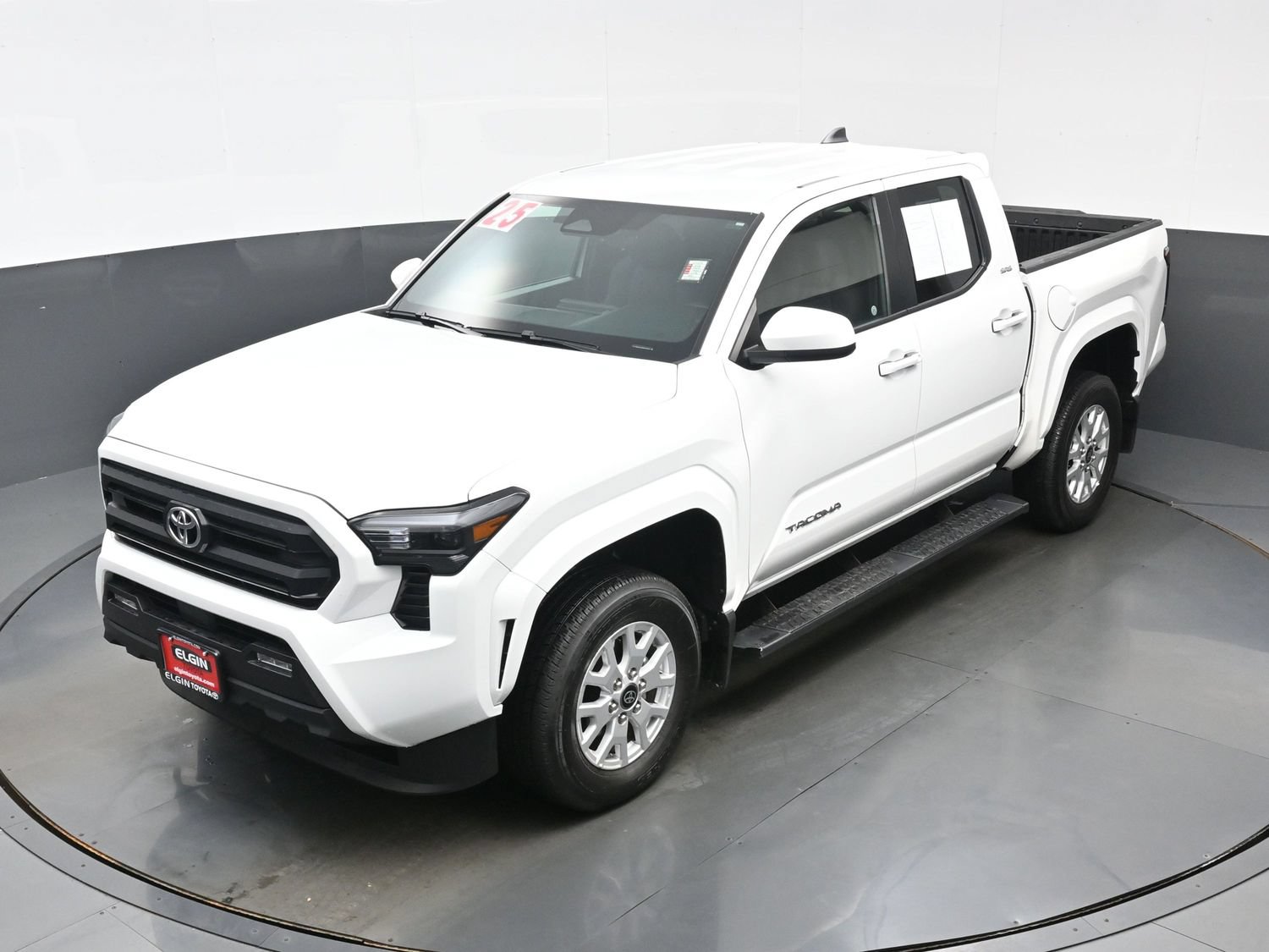Used 2025 Toyota Tacoma SR5 AWD/4WD image 36