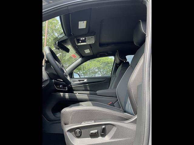 New 2026 Volkswagen Atlas Cross Sport SEL Premium R-Line AWD/4WD image 9