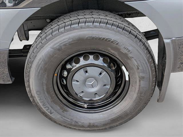 Used 2025 Mercedes-Benz Sprinter 2500 image 22