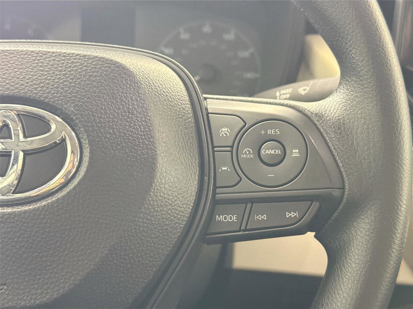 Used 2025 Toyota Corolla LE image 18