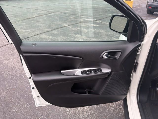 Used 2020 Dodge Journey SE FWD image 21