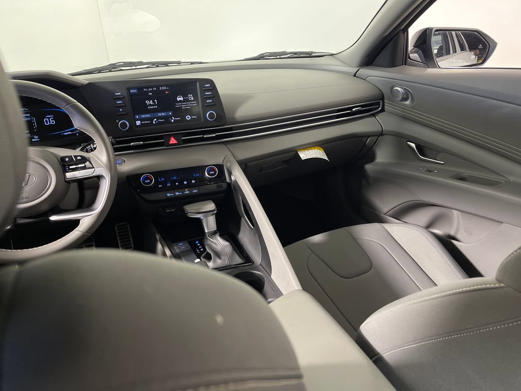Certified 2025 Hyundai Elantra Sport FWD image 17