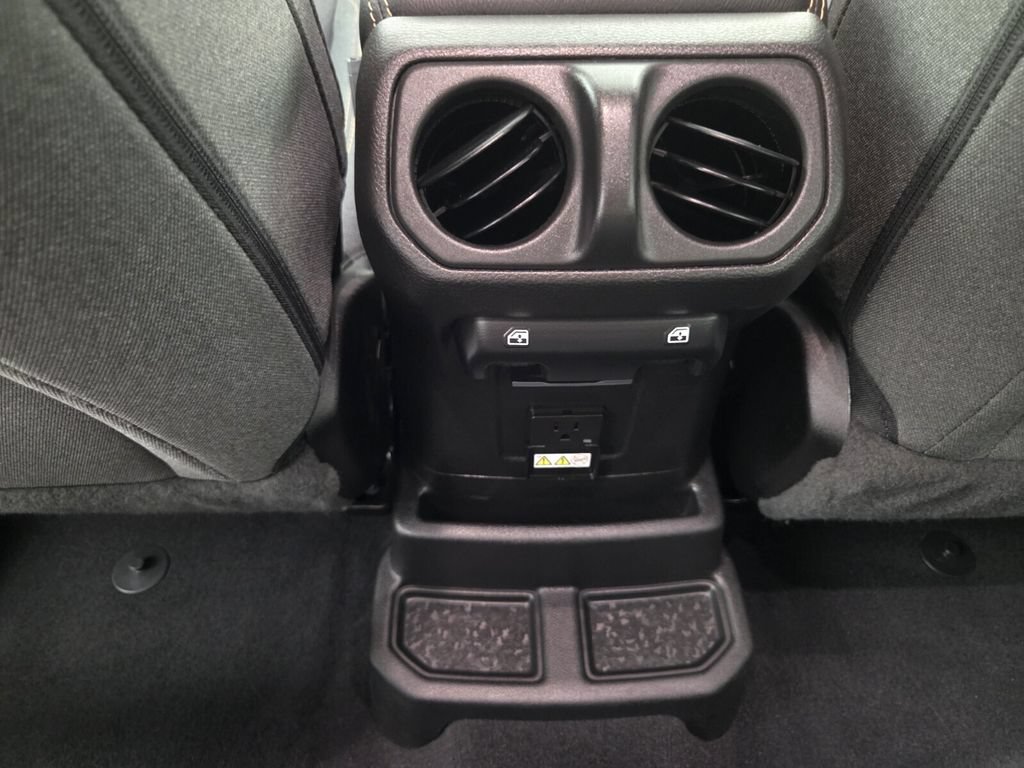 Used 2025 Jeep Wrangler Unlimited Sahara AWD/4WD image 26