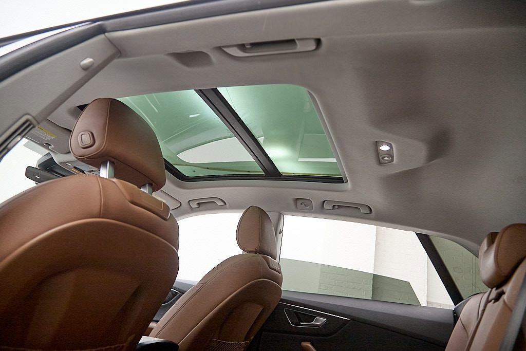 Used 2022 Audi Q8 Premium w/ Convenience Package image 23