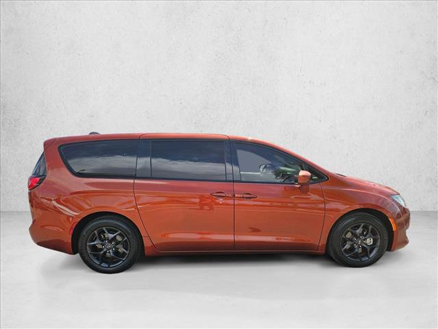 Used 2018 Chrysler Pacifica Touring Plus w/ S Appearance Package FWD image 4