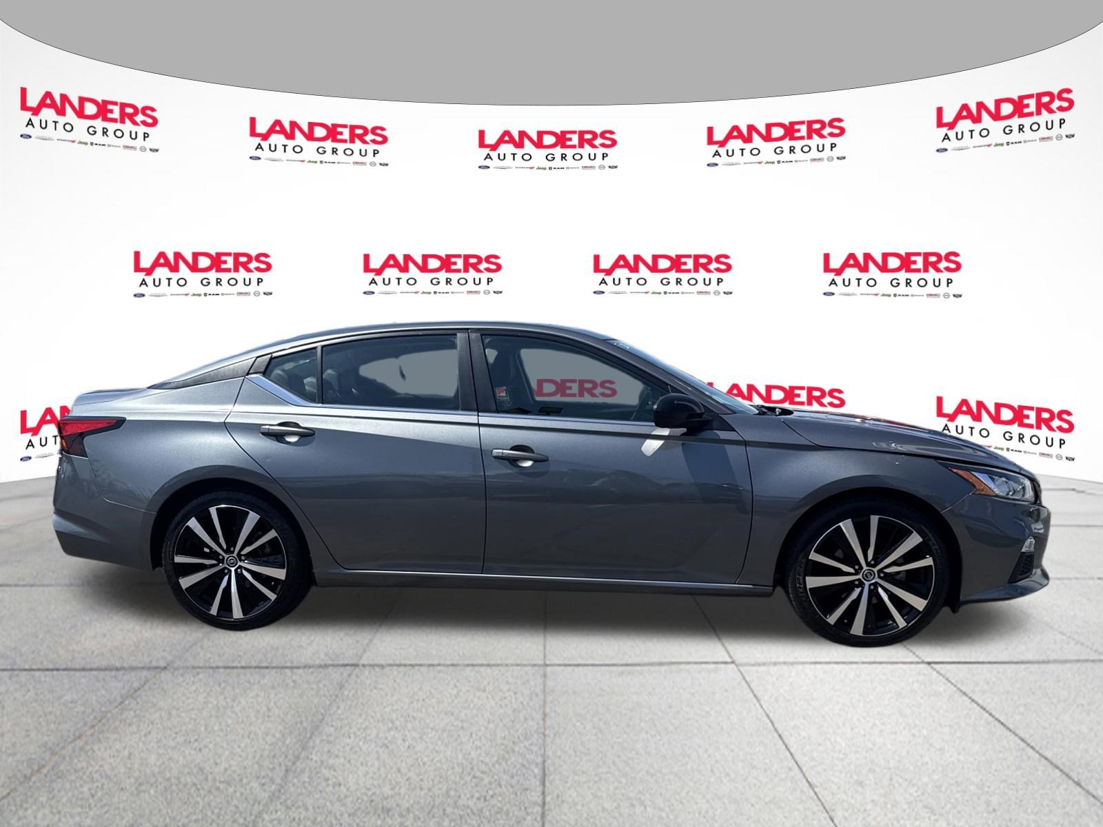 Used 2021 Nissan Altima 2.5 SR FWD image 2
