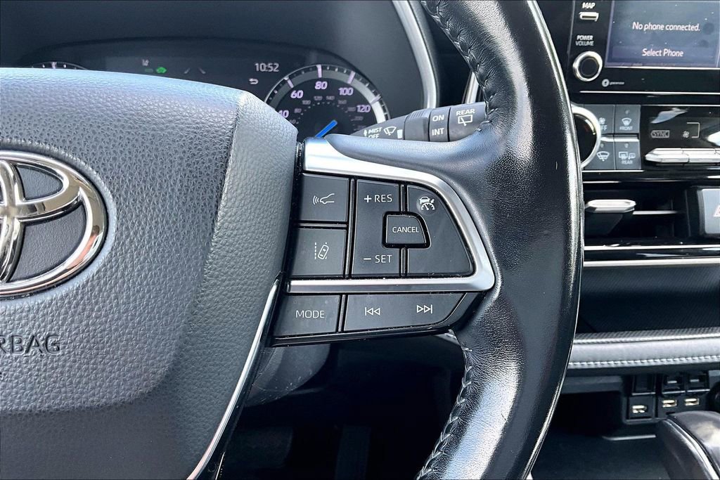 Used 2020 Toyota Highlander XLE AWD/4WD image 20