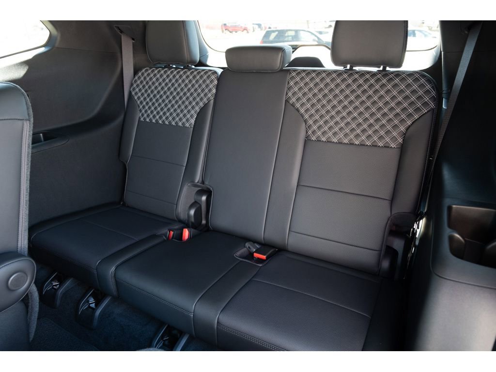 Used 2025 GMC Acadia Denali image 13