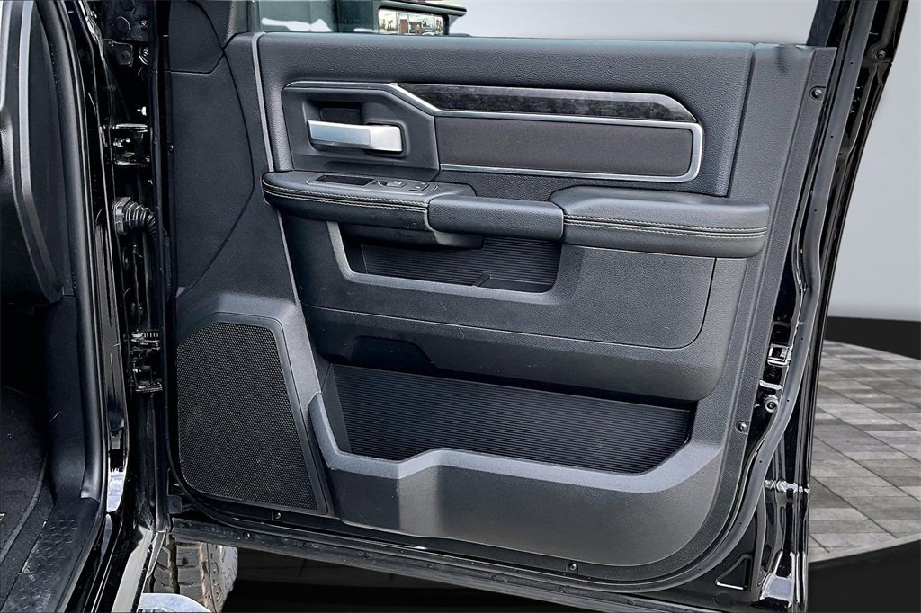 Used 2024 RAM 2500 Big Horn w/ Sport Appearance Package image 26