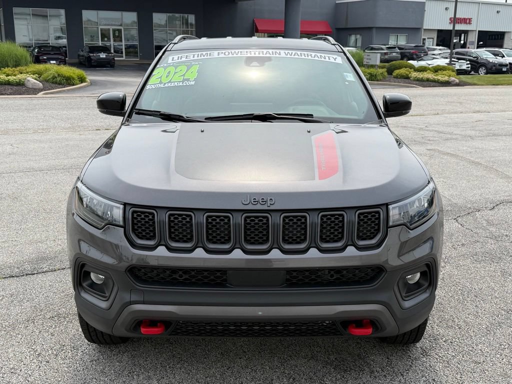 Used 2024 Jeep Compass Trailhawk w/ Trailhawk Convenience Group AWD/4WD image 2